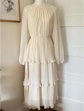 ZESICA Cream Pleated Tiered Maxi Dress